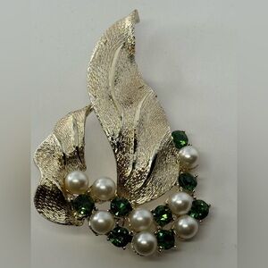 Coro Leaf and pearls green rhinestone Brooch